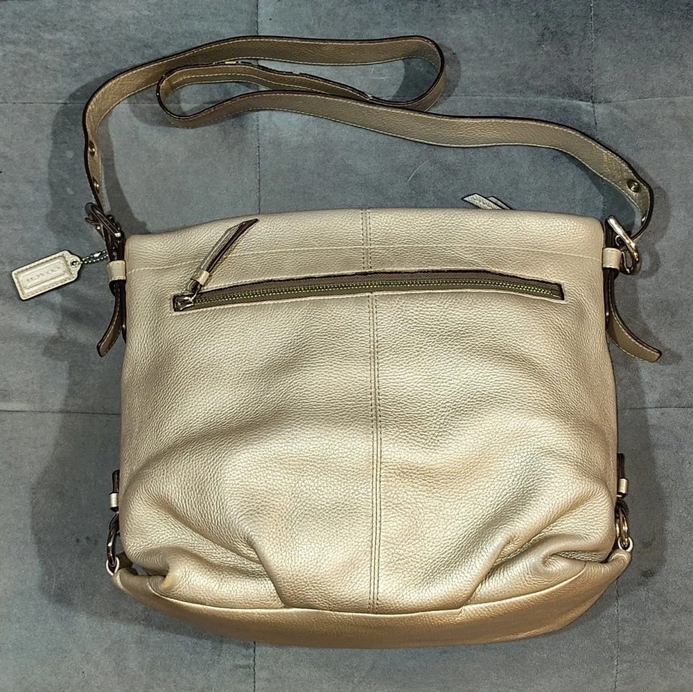 EUC COACH BEIGE/GOLD METALLIC PEBBLED LEATHER SHOUDLER BAG ADJUSTABLE STRAP